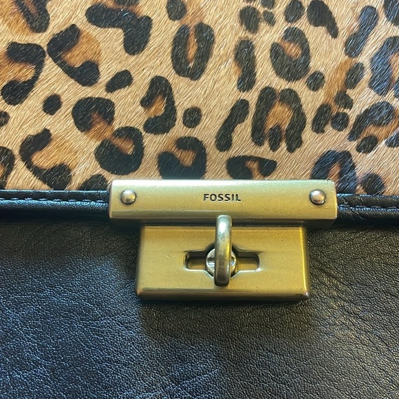 Fossil Leather Cowhide Leopard Print Clutch Wristlet Bag Turn Lock Organizer - Picture 2 of 8